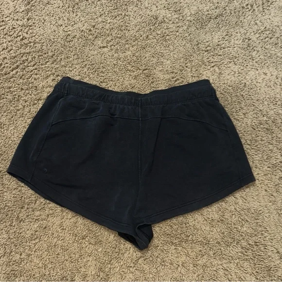 Women’s Lululemon Inner Glow Shorts Size 14 - Picture 4 of 6